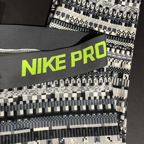 New Nike Pro grey/black athletic leggings in women’s size small - Picture 7 of 10